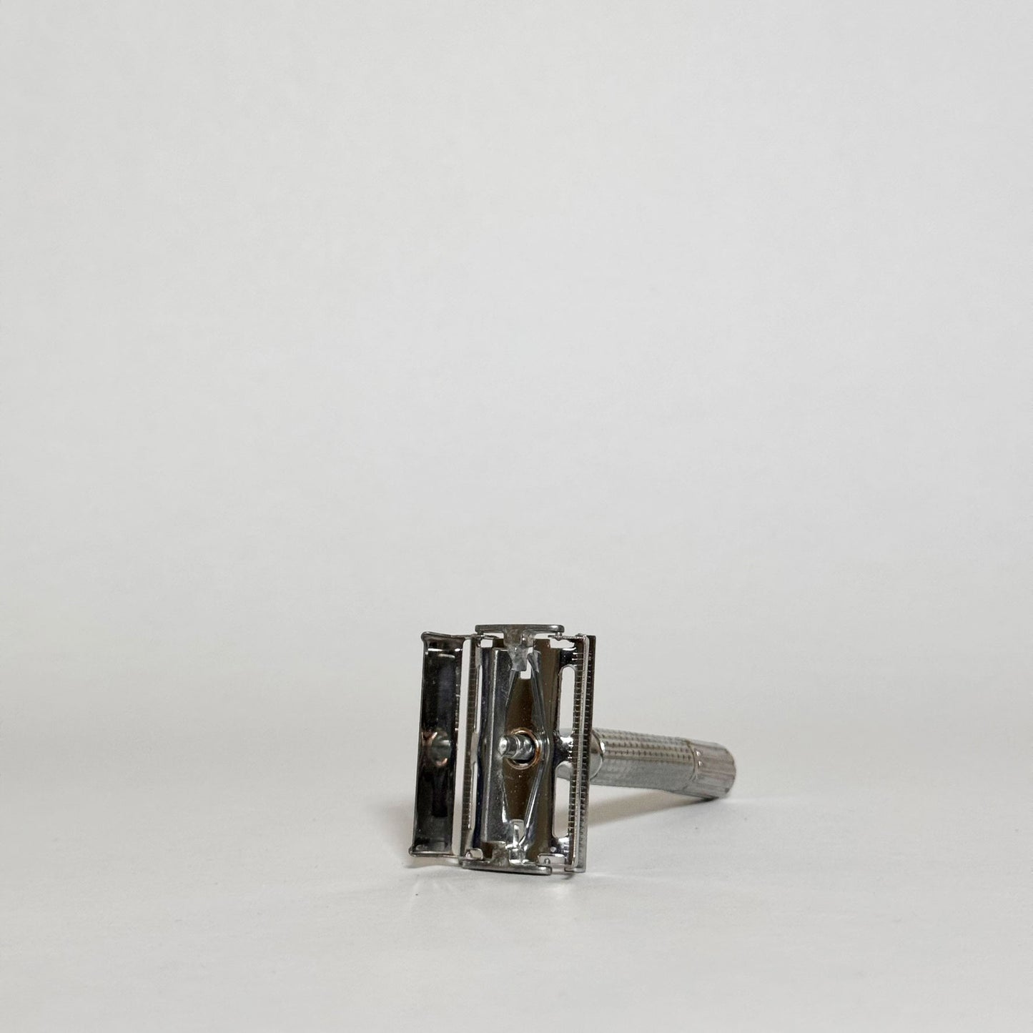 Barbaric safety razor vlindersluiting