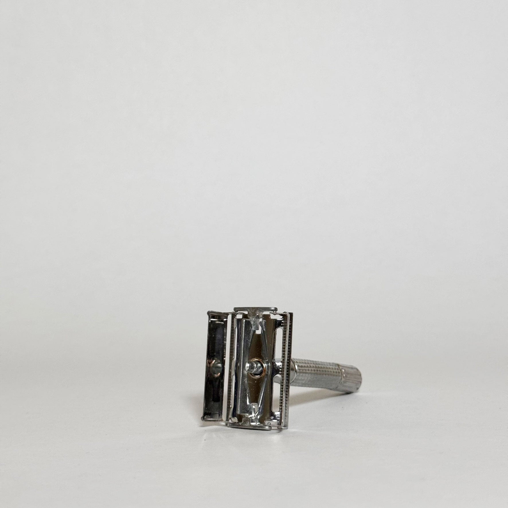 Barbaric safety razor vlindersluiting