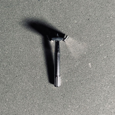 Barbaric safety razor vlindersluiting open