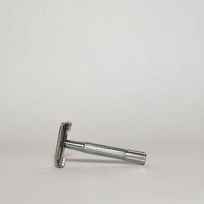 Barbaric safety razor vlindersluiting